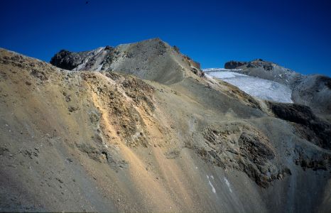 Iztaccíhuatl - barevné sopečné svahy